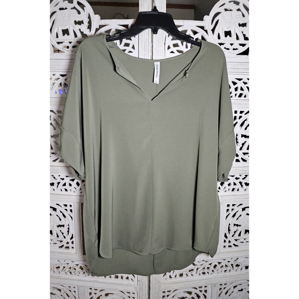 Women's Olive Green Short Sleeve V-Neck Size Large Closet Staple Casual Top